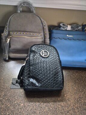 2 Brentano shoulder and backpack handbags green, Black London fog sling